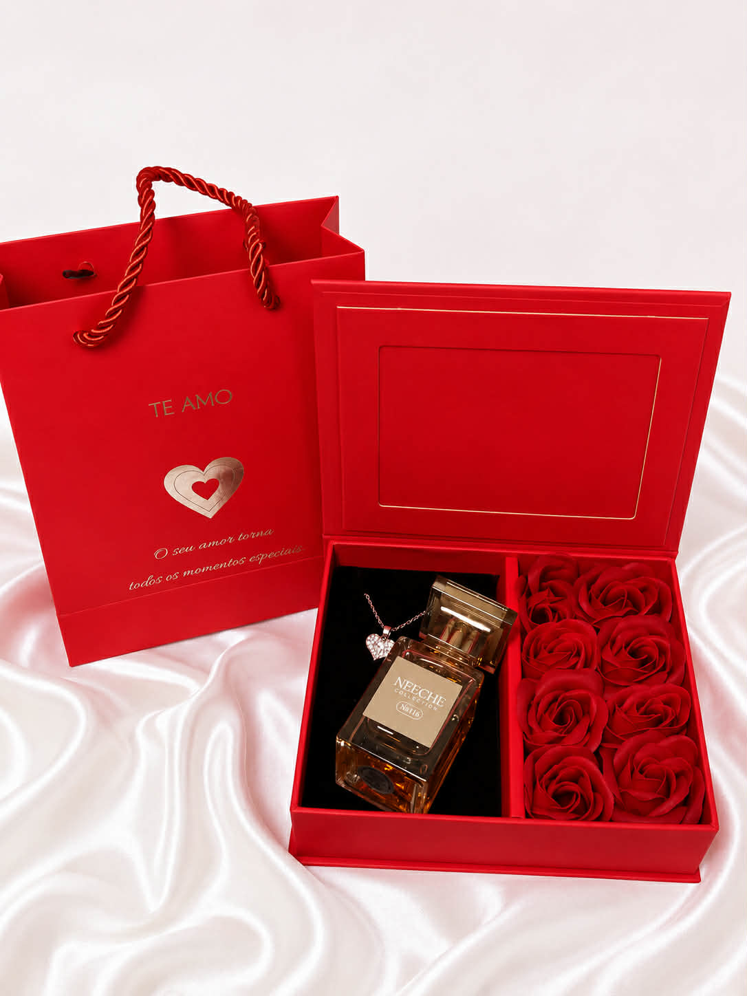 Kit perfume e colar na caixa de rosas